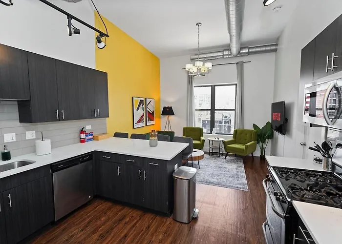 Business Leisure Smoke Ok 3br Near Mccormick Chicago
